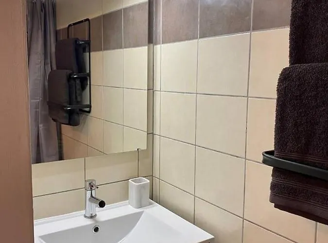 Accueillant Petit T2 Coeur De Centre Lézignan-Corbières